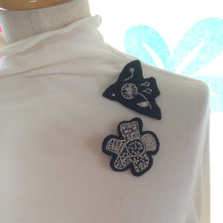 白いトップスに似合う麻糸刺繍ブローチお花 5枚目の画像