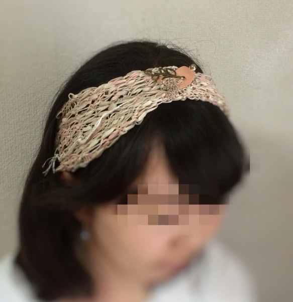 ひと味違うヘアバンド ピンクベージュ系 4枚目の画像