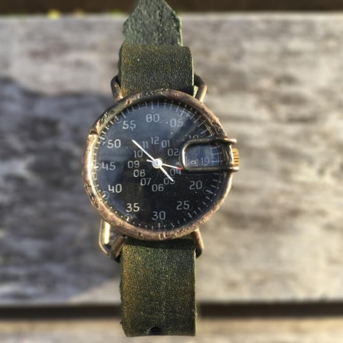 個性的で変わった腕時計 atelier19｜真鍮と革の経年変化が人生を共に