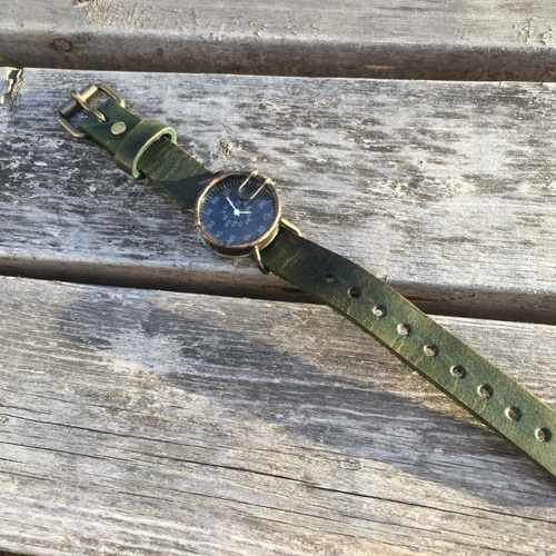 個性的で変わった腕時計 atelier19｜真鍮と革の経年変化が人生を共に