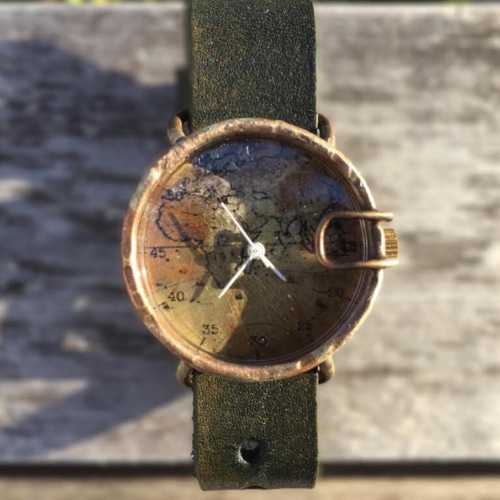 個性的で変わった腕時計 atelier19｜真鍮と革の経年変化が人生を共に