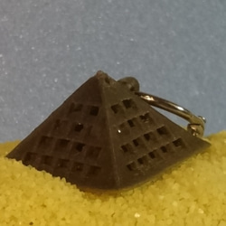 キーホルダー ピラミッド＠3Dプリンター&天然石 1枚目の画像
