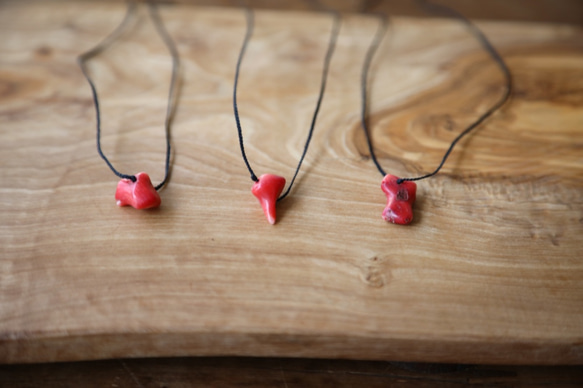 One grain coral necklace　 2枚目の画像