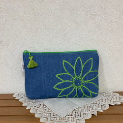 刺繍大きめポーチ　blue【送料無料】 1枚目の画像