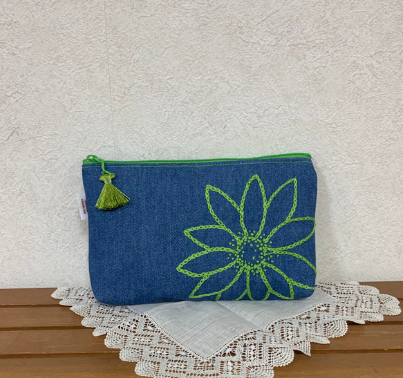 刺繍大きめポーチ　blue【送料無料】 1枚目の画像