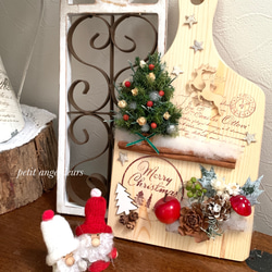 カッティングボードのクリスマス雑貨風アレンジ 1枚目の画像