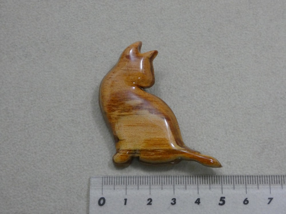 木製　ブローチ　（　猫　） 2枚目の画像