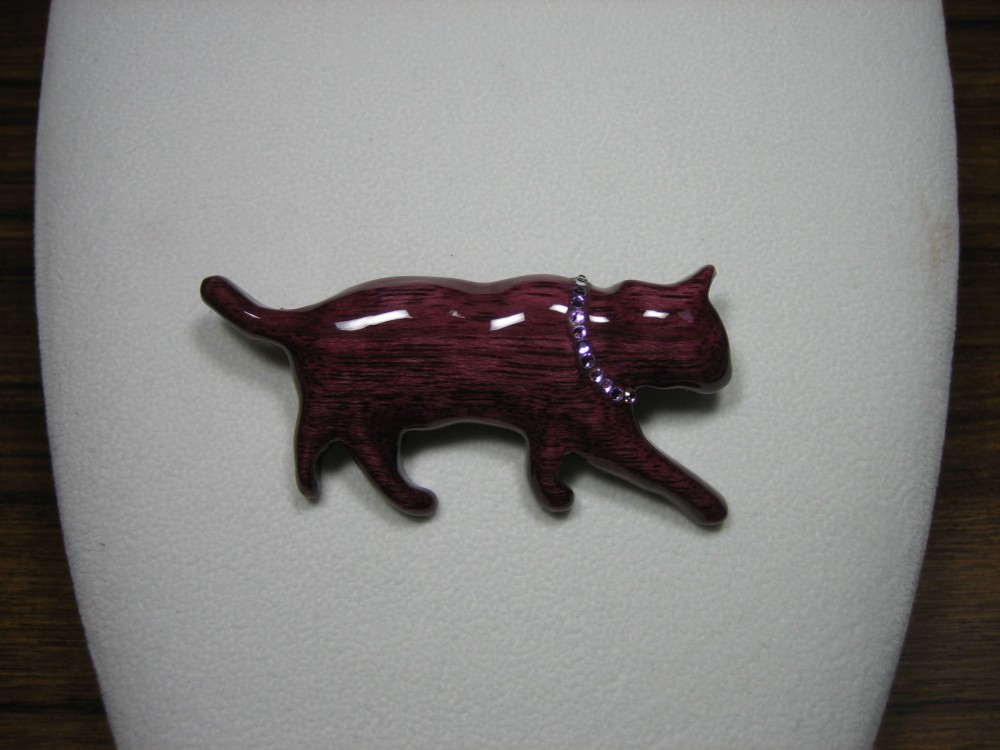 木製　ブローチ　（　猫　）