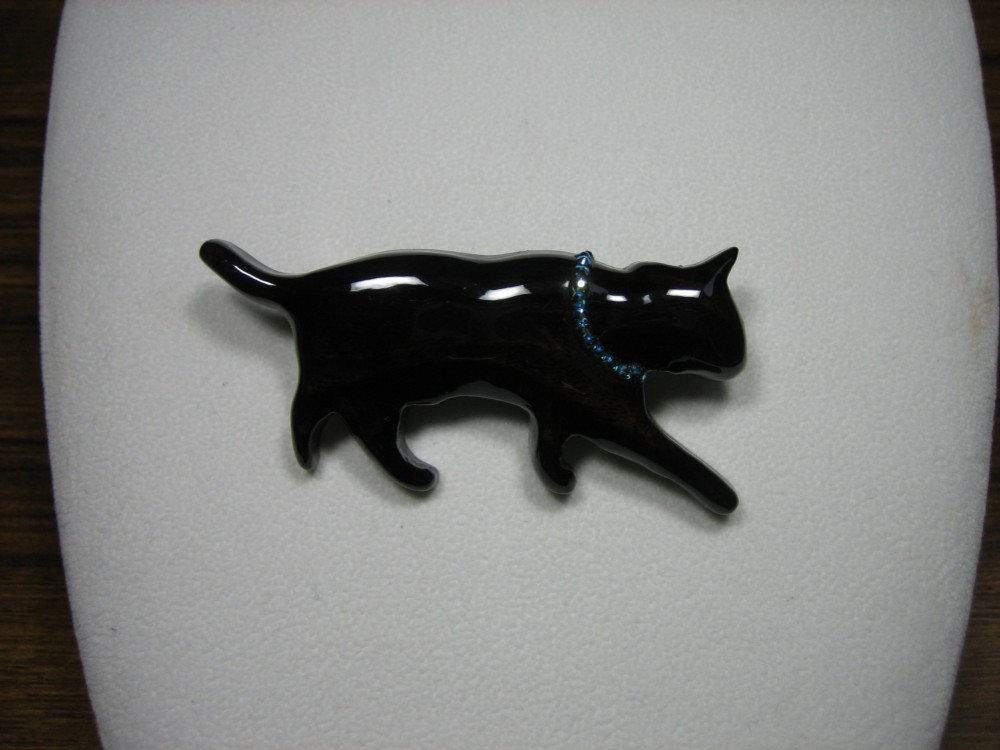 木製　ブローチ　（　猫　）