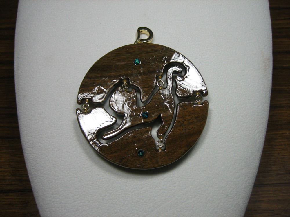 木製　ペンダントトップ　（　猫　）