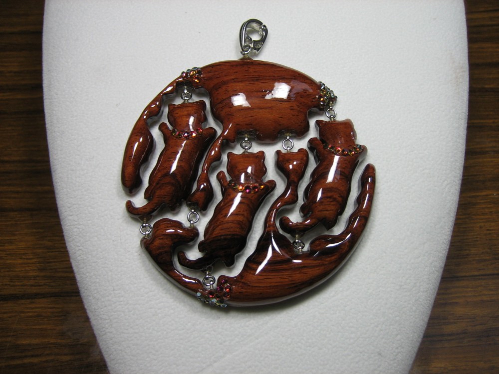 木製　ペンダントトップ　（　猫　）