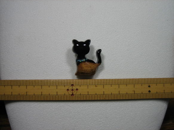 木製　ネクタイピン　（　猫　） 2枚目の画像