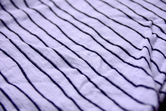 波浪條紋純棉針織上衣 白 第4張的照片