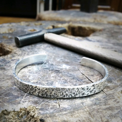 純銀製 バングル ブレスレット 岩石模様 ピュアシルバー 金属  