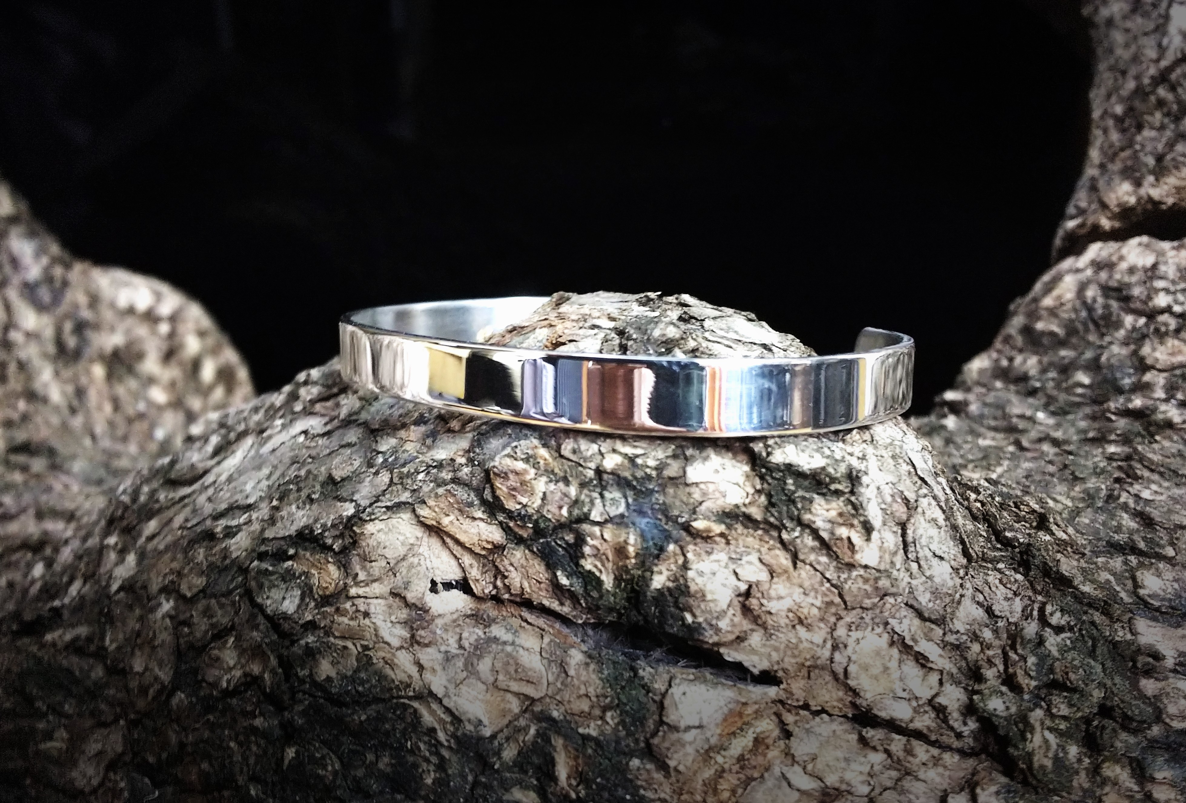 純銀　バングル　ブレスレット　彫金　シルバー製　美品 BFF ブランド RAKUGAKIバングル シルバーバングル メンズ