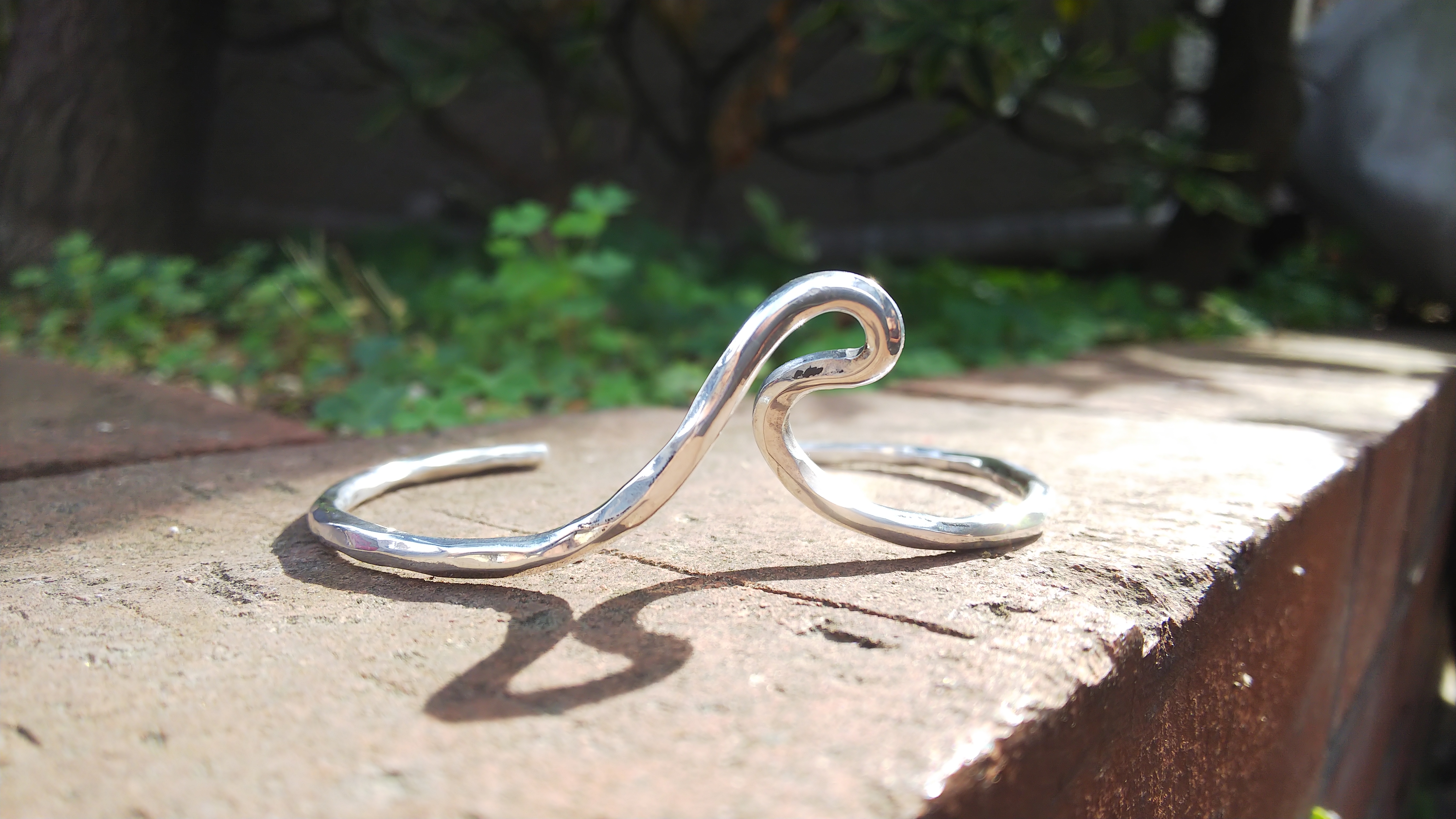 バングル ブレスレット 純銀 シルバー ピュアシルバー 波 ウェーブ