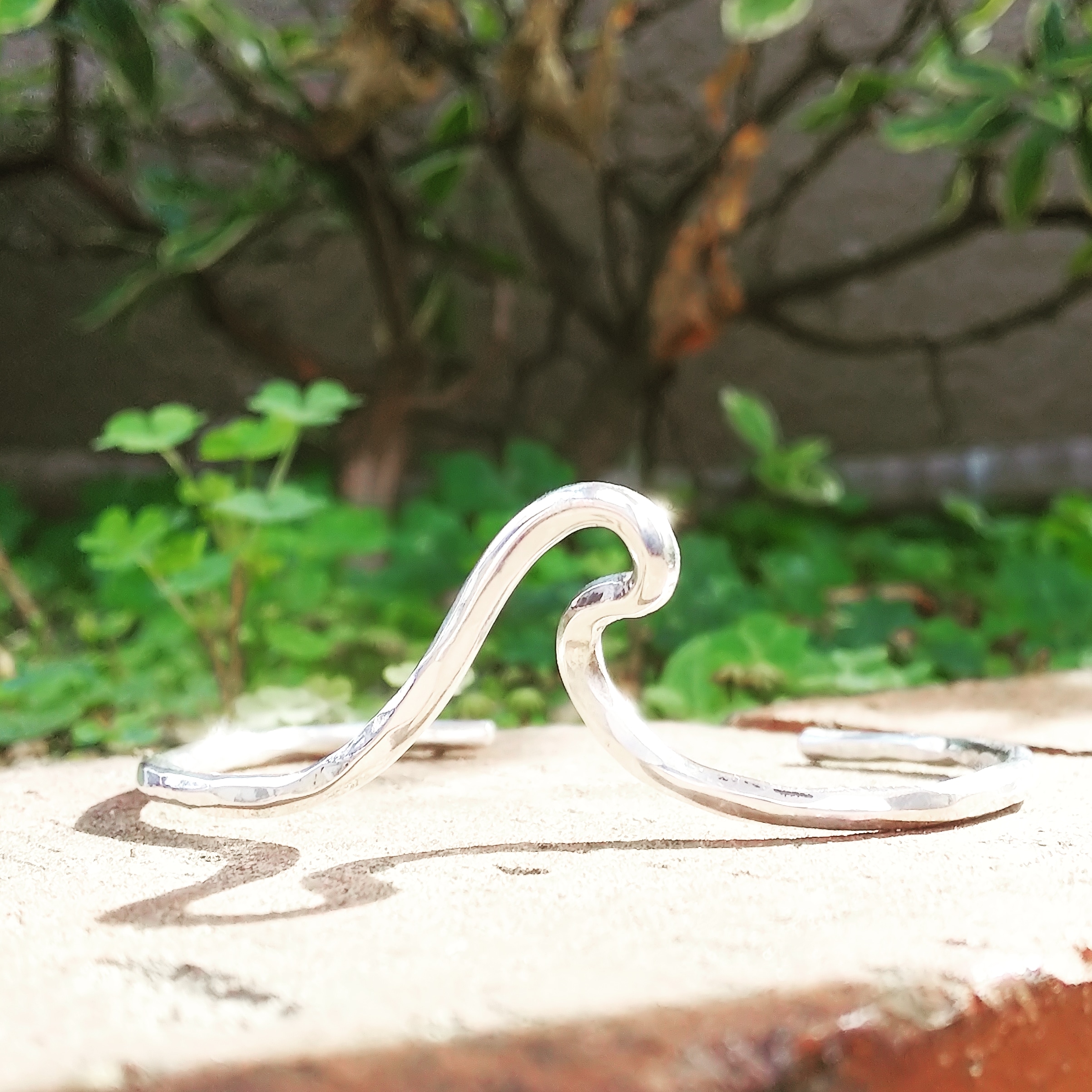 バングル ブレスレット 純銀 シルバー ピュアシルバー 波 ウェーブ 13,680円