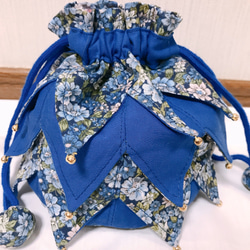 巾着袋型♡花柄ポーチ(ブルー) 1枚目の画像