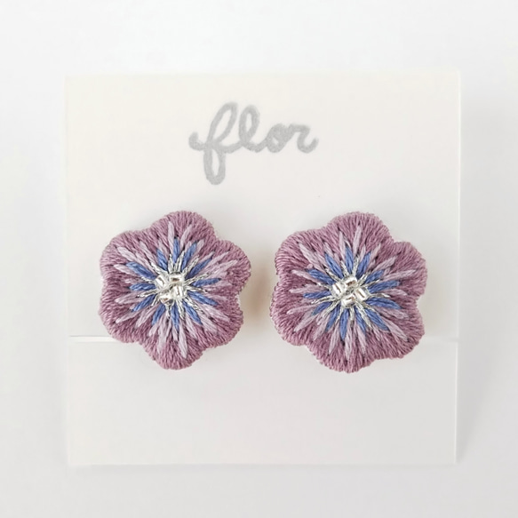 フラワー 刺繍 ピアス/イヤリング (紫×ブルー) 2枚目の画像