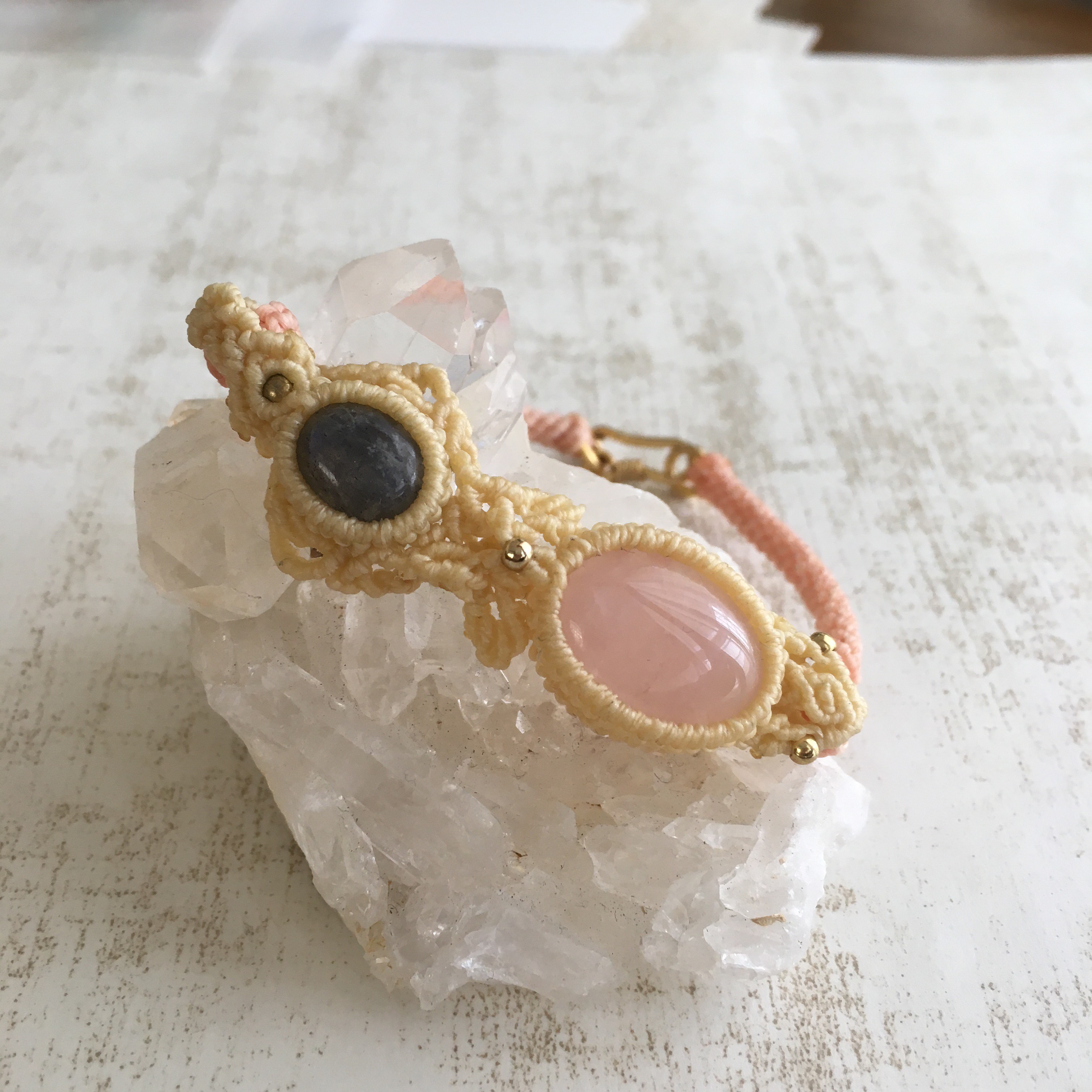 ローズクォーツとラブラドライトのブレスレット