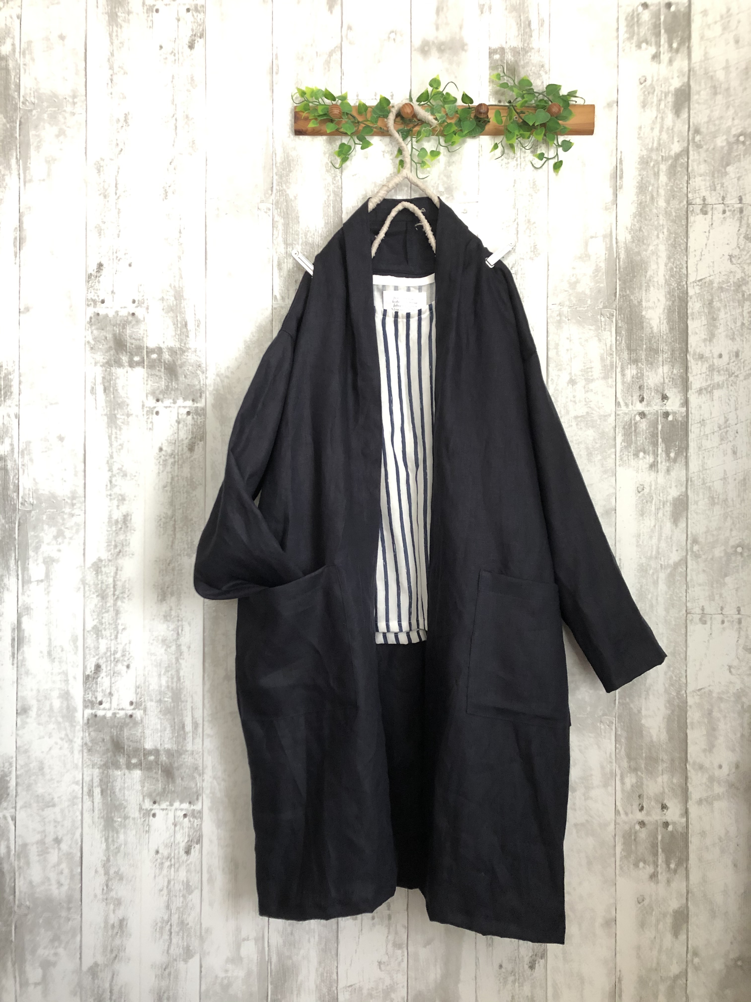 春秋やわらかいさらっとしたネイビーリネンローブロングコート 12,320円