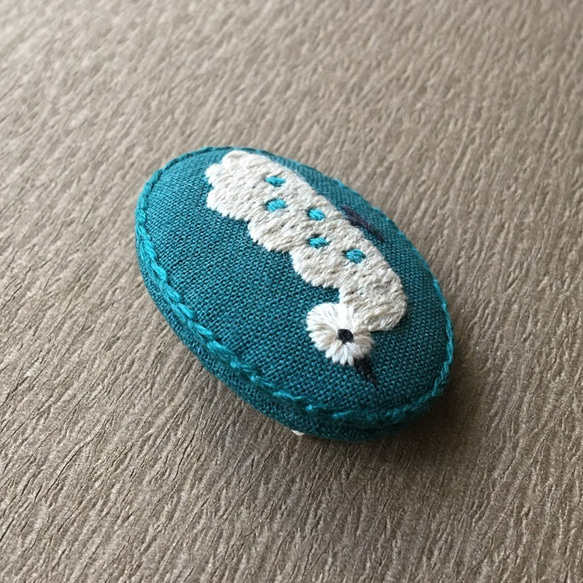 みずたま鳥の刺繍ブローチ（ビリジアン） 5枚目の画像