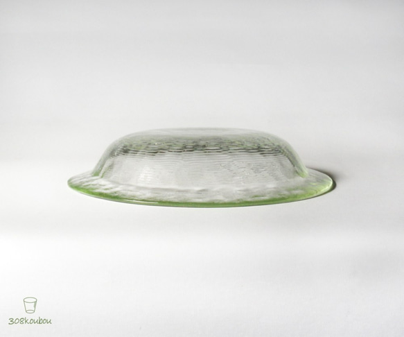 在庫限り：リサイクルガラスの食器　スープ皿　ライトグリーン(φ17.5cm) 4枚目の画像