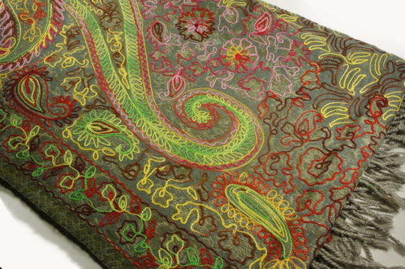 [CLEARANCE SALE]ウール刺繍ストール  KAMIKA　KA-WA-18002E-1 2枚目の画像