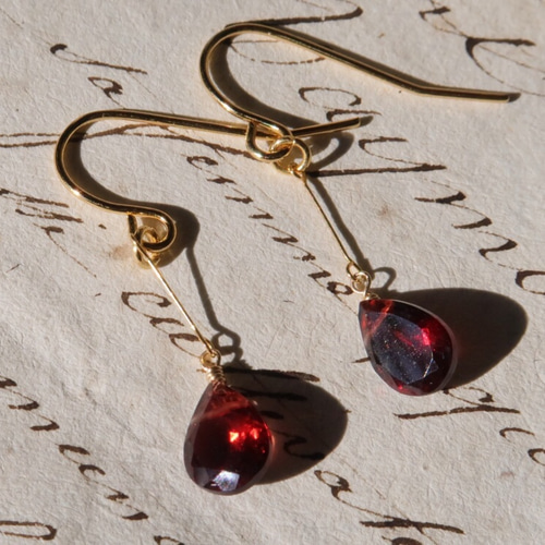 ★TEMPLE OF THE SUN★Ember チェーンドロップピアス ガーネット Ember Earrings Gold Vermeil – Temple of the Sun Jewellery