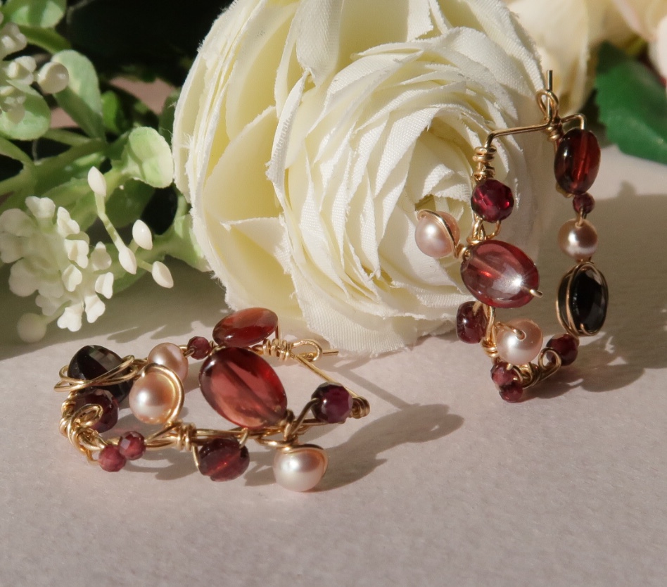 K14GFガーネット×淡水パールピアス
