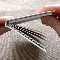 【豆本／NATURE  TELLS】小さな手作りの本  かわいい手のひらサイズ 4枚目の画像