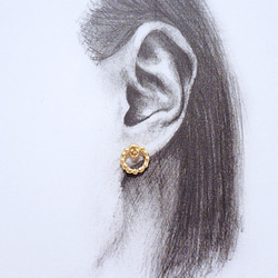 とぼけた表情のスカルのサークルピアス【skull circle pierce(gd)】 3枚目の画像