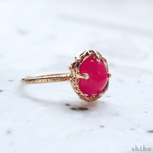 ビビッドカラーのリング【Melty ring＜Fuchsia pink Chalcedony＞】 2枚目の画像