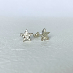 凛と輝く1つ星ピアス【star pierce(sv)】 2枚目の画像