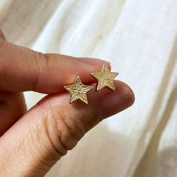 凛と輝く1つ星ピアス【star pierce(gd)】 8枚目の画像