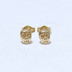 とぼけた表情のスカルのピアス【skull pierce(gd)】 1枚目の画像