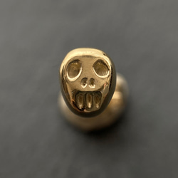 とぼけた表情のスカルのピアス【skull pierce(gd)】 2枚目の画像