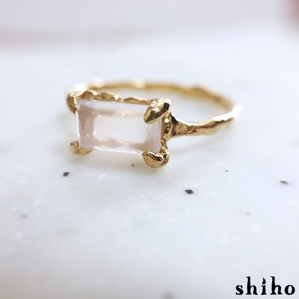 ローズクオーツのリング【Melty ring＜square Rose quartz＞】 1枚目の画像