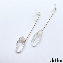 【Q様専用】天然石の14Kgfノンホールピアス【14Kgf wire earring(M)＜Crystal＞】 1枚目の画像