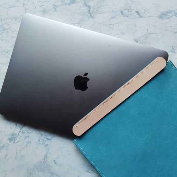 本革　ヌメ革　ブッテーロ カラー　床革　PCスリーブケース 　ラップトップ　macbook pro surface 2枚目の画像