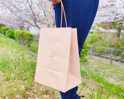 紙袋みたいな本革トート｜ヌメ革×ナチュラル生成り｜A4収納