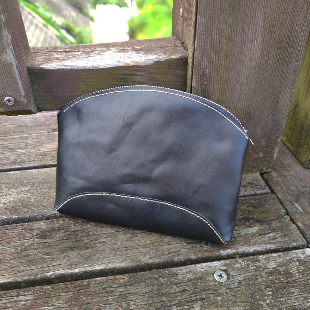 ラウンド型　本革　レザー　コスメポーチ　ペンケース　選べるカラー　ブラック