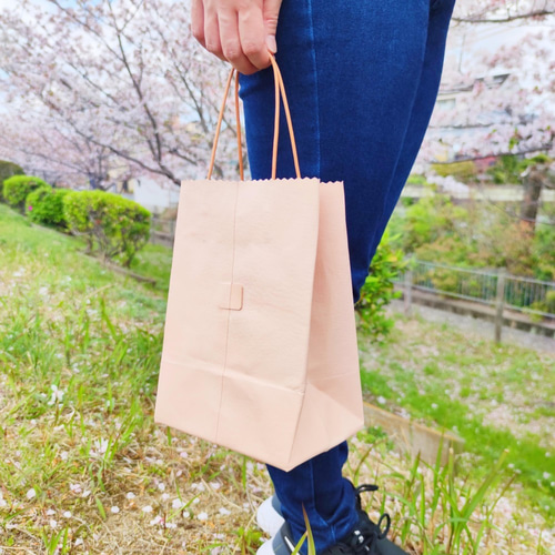本革レザー 紙袋風トートバッグ 生成りナチュラル ショップ