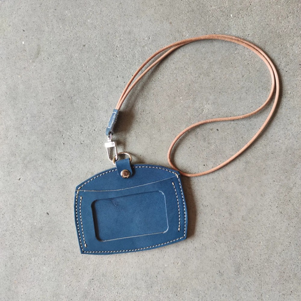 本革　ヌメ革　栃木レザー　社員証　パスケース　IDカード　ホルダー　ケース　ストラップ付き