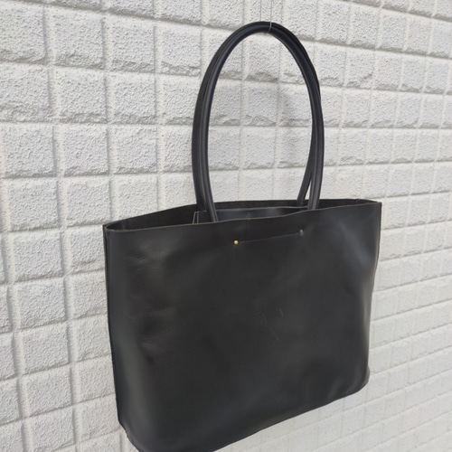 本革　レザー　トートバッグ　ブラック　美品 男女兼用 シンプルな本革 大型トートバッグ 15インチPCが入ります