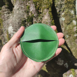 ワンプッシュでガバっと開く 不思議な本革ヌメ革コインケース ミニ財布　小銭入れ　お金が貯まる緑の財布 6枚目の画像