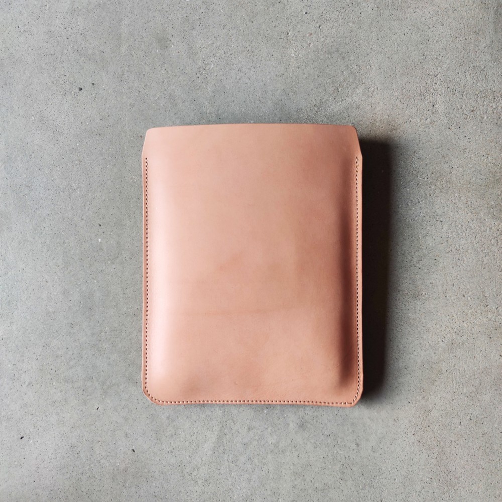 iPadケース　育てる本革ヌメ革レザー　ナチュラル　生成り　タブレット　apple pencilも収納可能