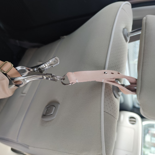 お祝いにおすすめベビーカー用大型クリップと生成りナチュラルのレザー 