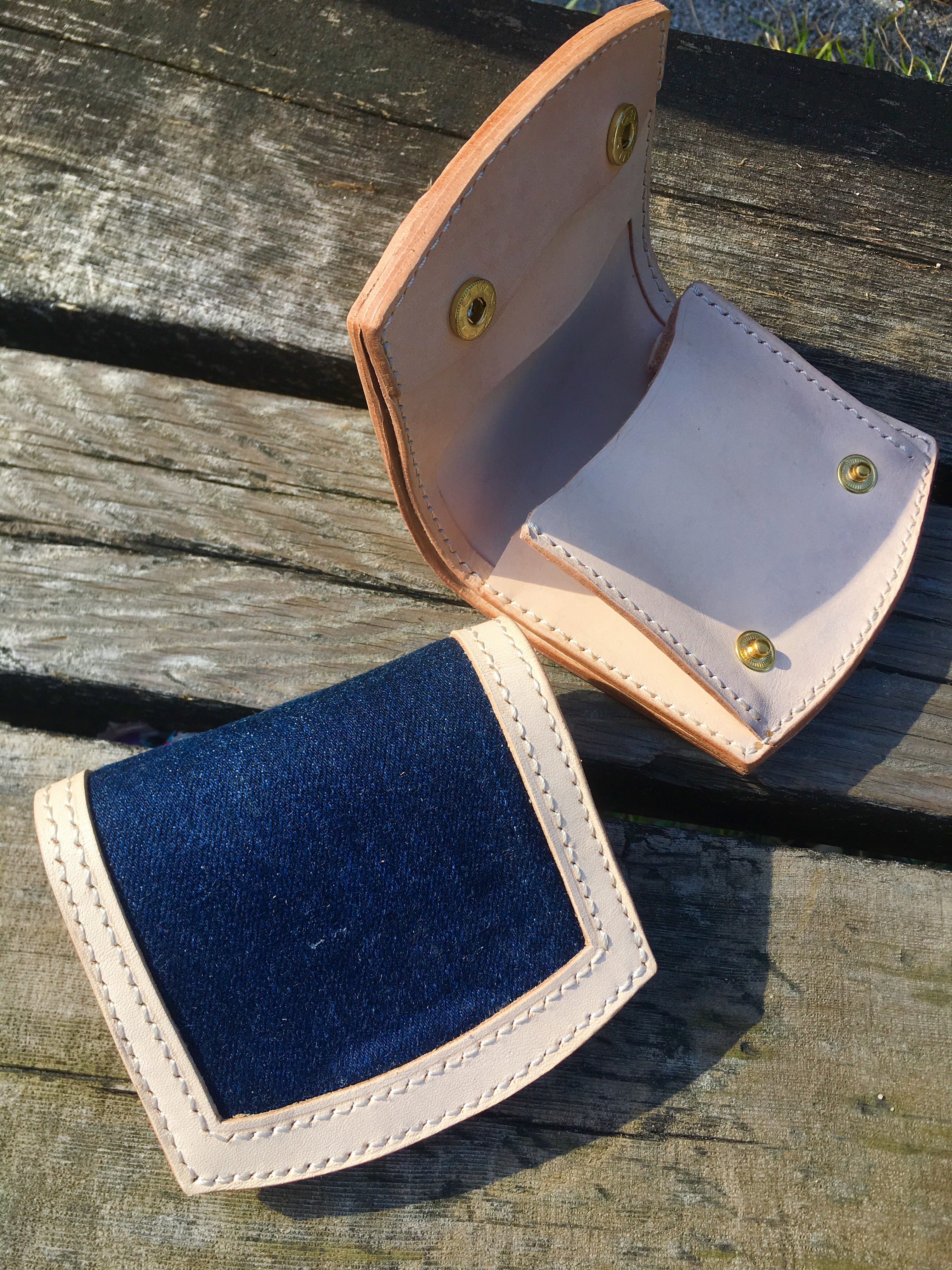 ヌメ革とデニムの組み合わせコンパクトウォレット Shell
