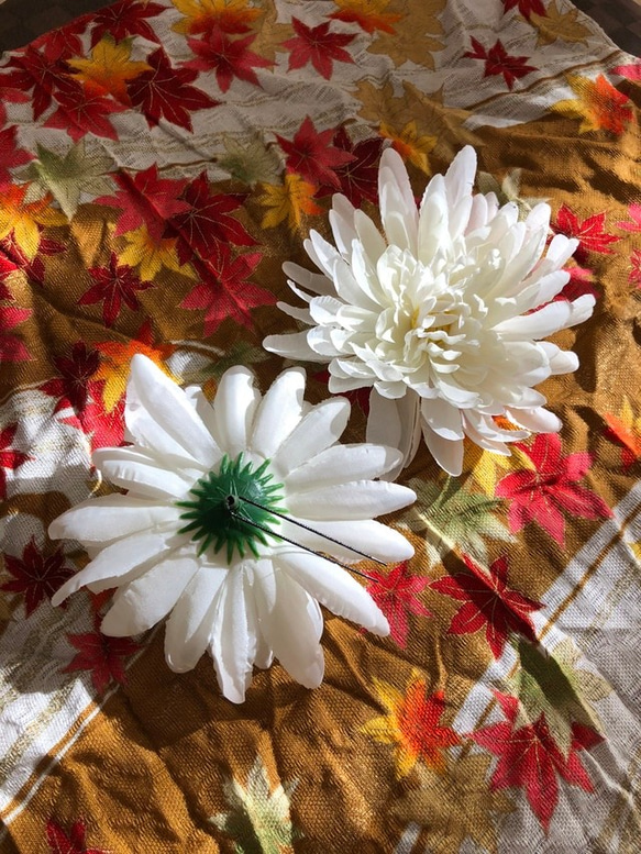 和装にぴったりお花の髪飾り２個セット 1枚目の画像